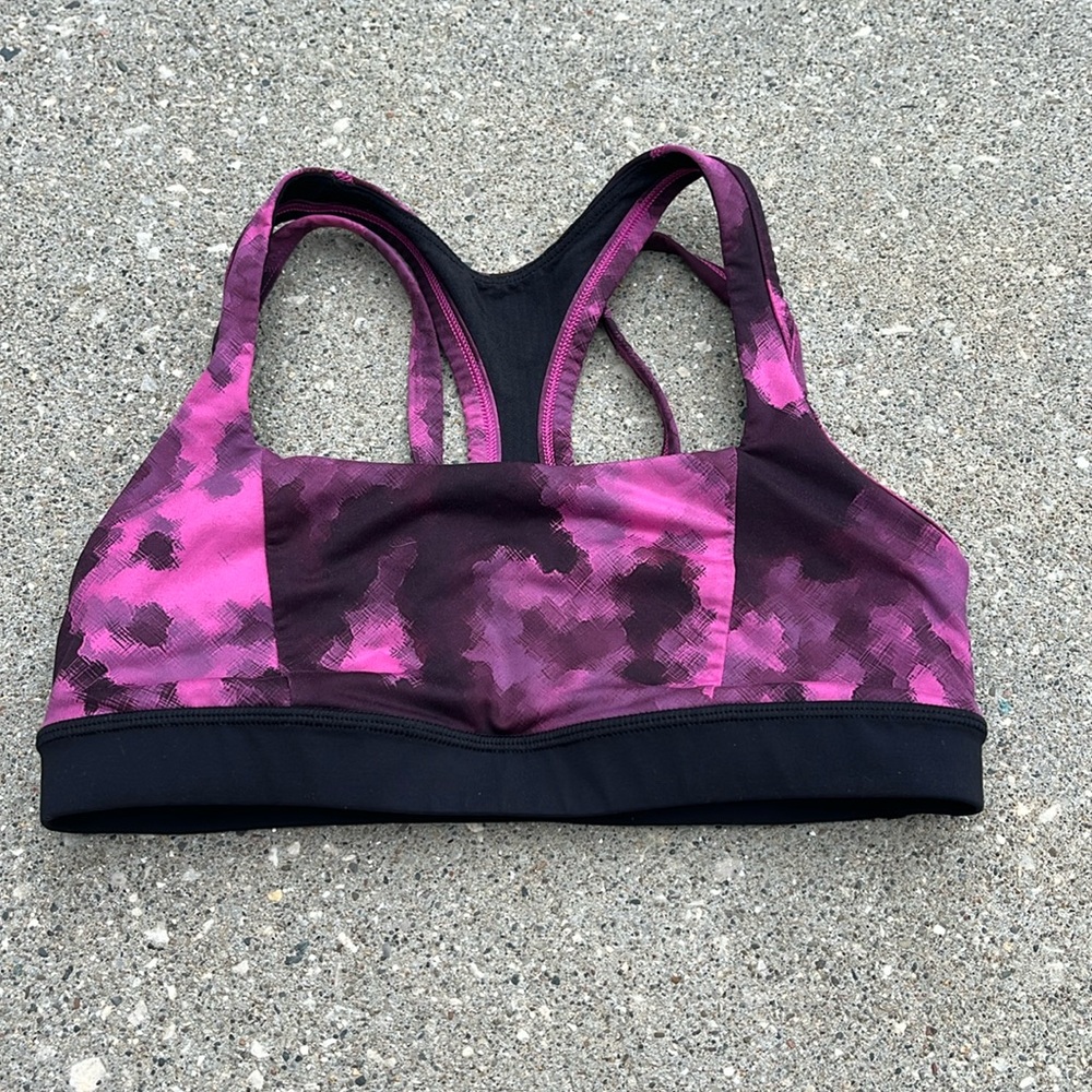 black and pink lululemon sports bra
